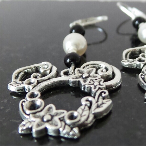 Mouse Tibet Silver Leverback Earrings - Picture 7 of 7